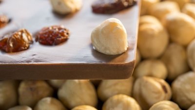 Hazelnut & Raisin Bar