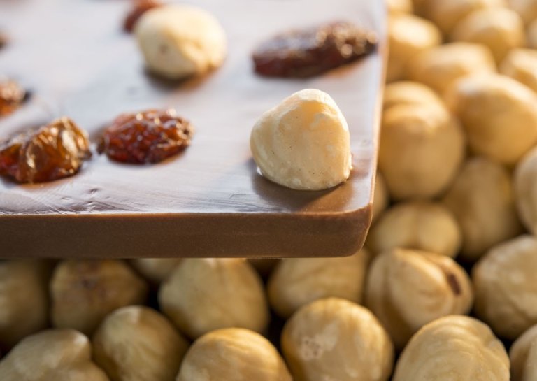 Hazelnut & Raisin Bar